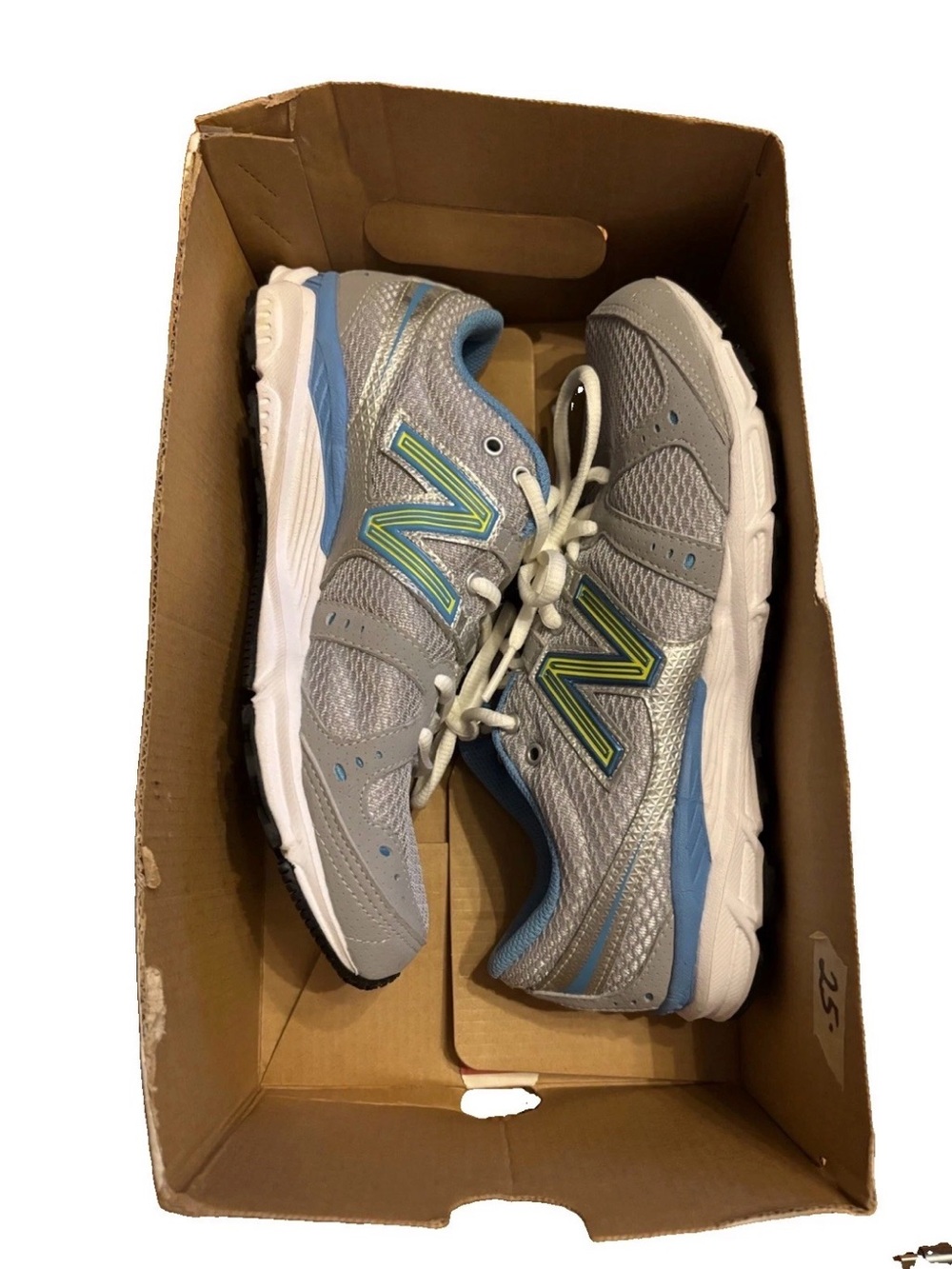 New Without Box New Balance Women's 690 V1 Running Shoe, Light Gray
/Blue, 7 M